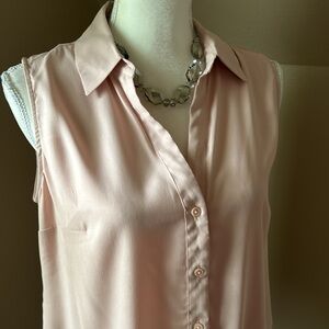 Ann Taylor blush sleeveless V-neck button up blouse. Medium Petite.